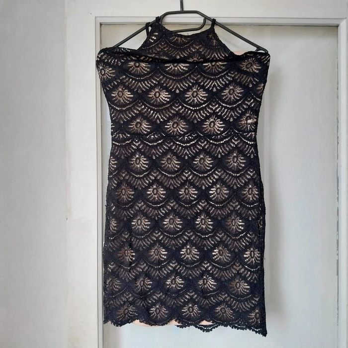 Robe courte dentelle taille M
