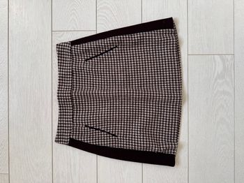 Jupe Zara à motifs pied de poule beige et bordeaux