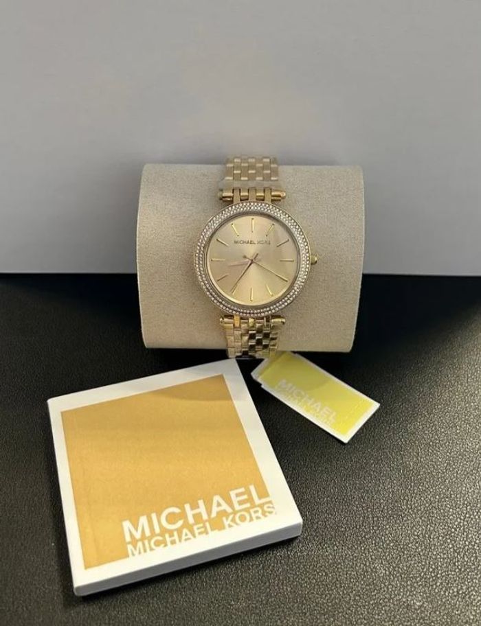 Prix spécial fête des mères !! Montre Femme Michael Kors, en acier doré avec cristaux. Neuve.