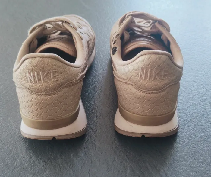 Nike Internationalist femme doré taille 39 - photo numéro 4