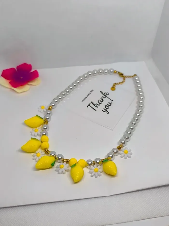 Collier doré avec perles blanches, citrons et marguerites - photo numéro 4