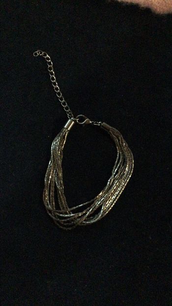 Superbe bracelet multi brins argenté ajustable et pour tout look