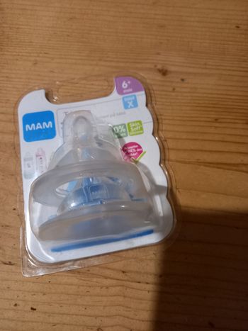 Lot de deux tétines  biberons MAM 6 mois et plus débit X neuves