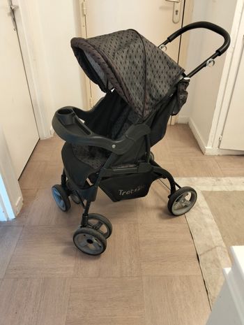 Une pousette trottine en bon état