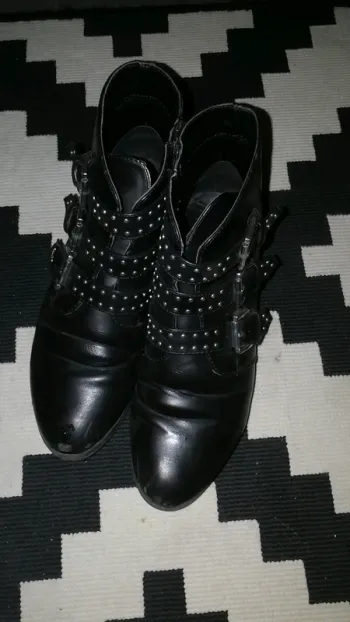 Boots cloutées