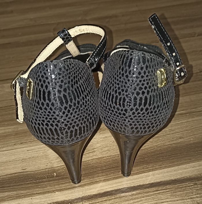 Élégance Assurée : Escarpins Pierre Cardin Noirs T.36 - Effet Reptile - photo numéro 4