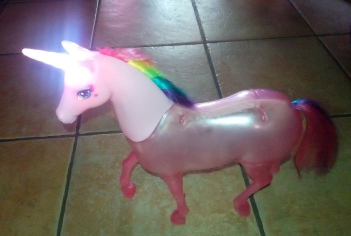 Jouet licorne + barbie - photo numéro 4