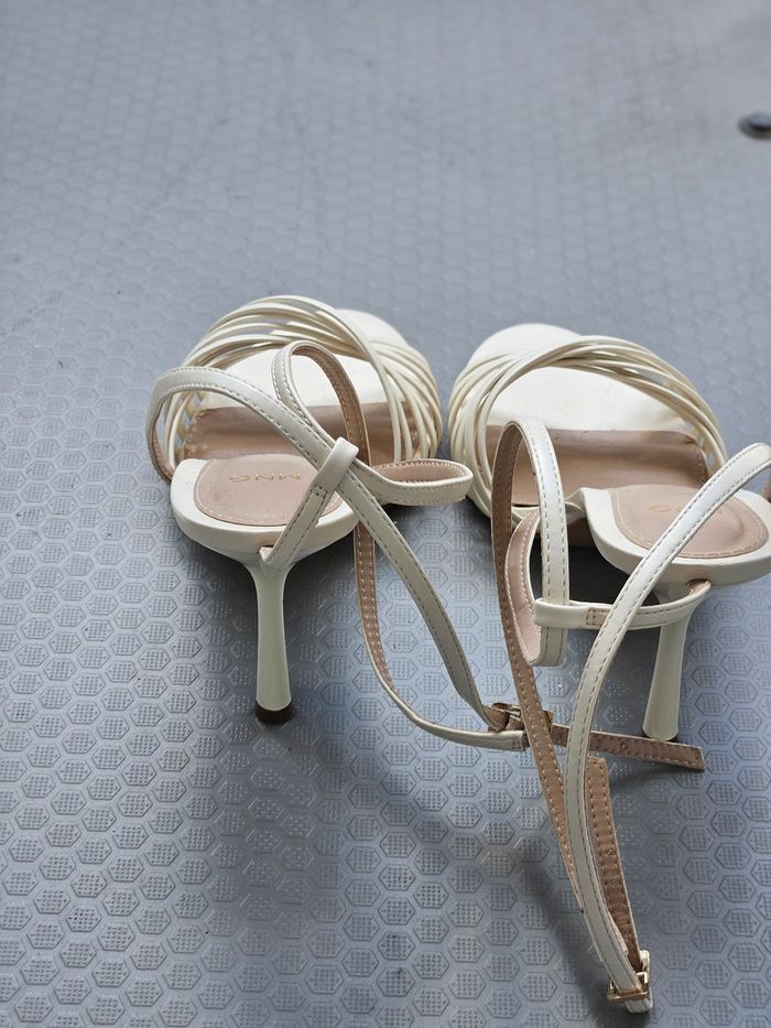 Vends sandales talons - photo numéro 5