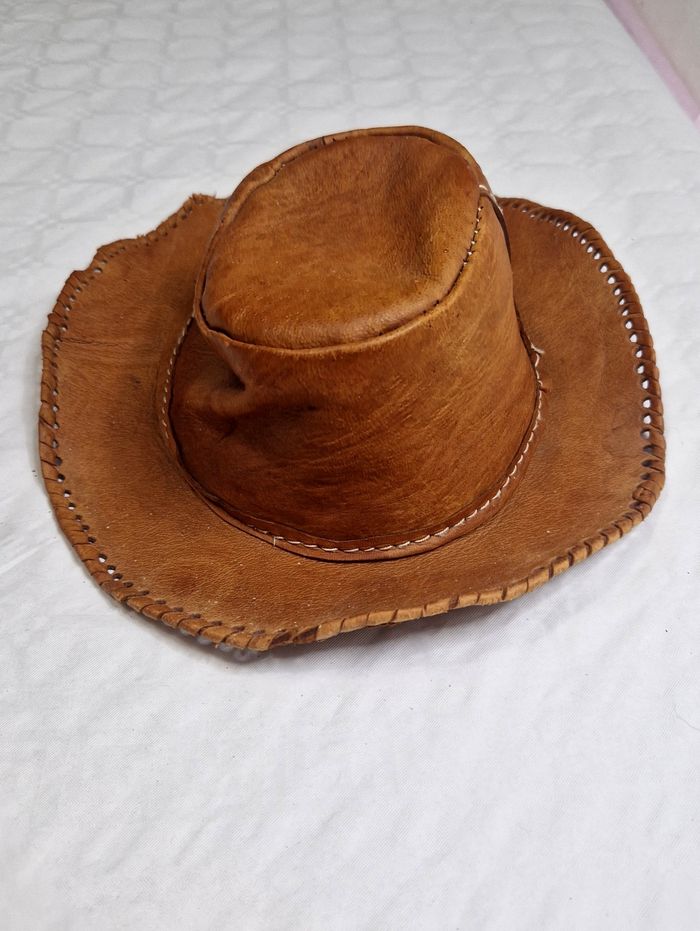 Ancienne chapeaux en cuir , cousu à la main , marron , vintage , homme , femme - photo numéro 4