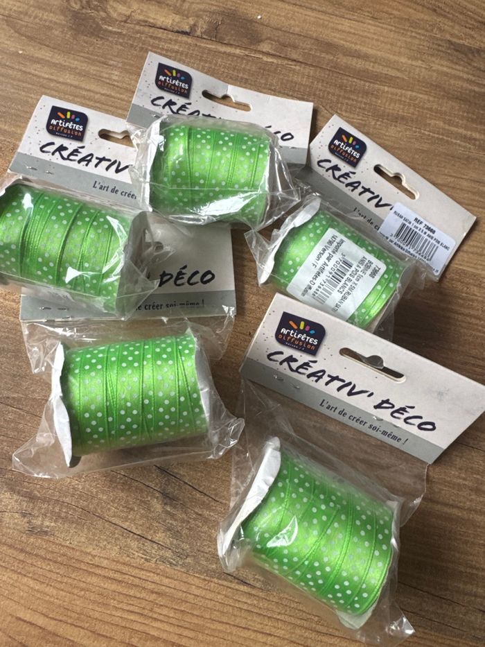 Lot de 5 bobines ruban vert à pois blanc