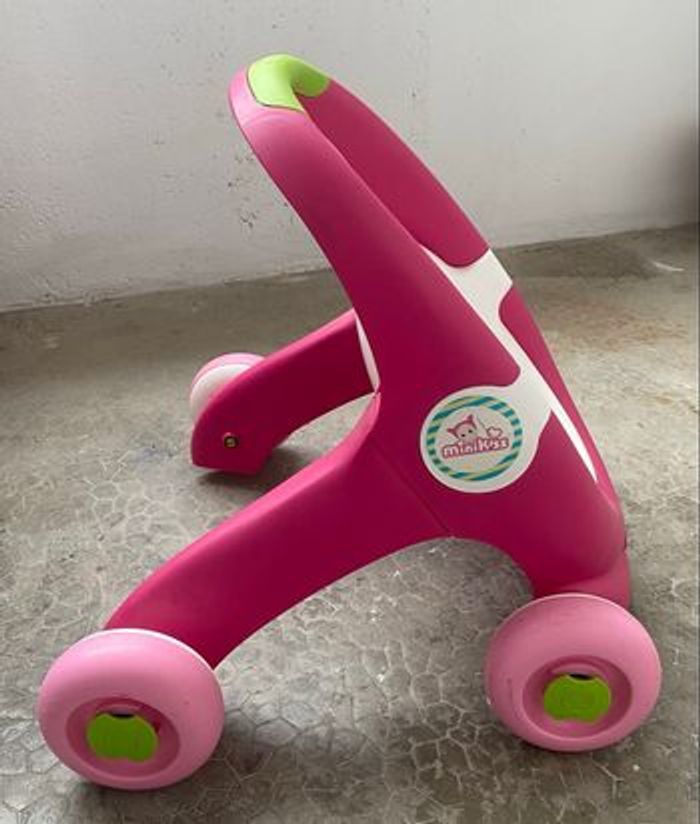 Poussette trotteuse rose