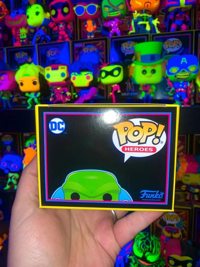 Funko Pop DC Imerial Palace Blacklight 399 Martian Manhunter - photo numéro 5