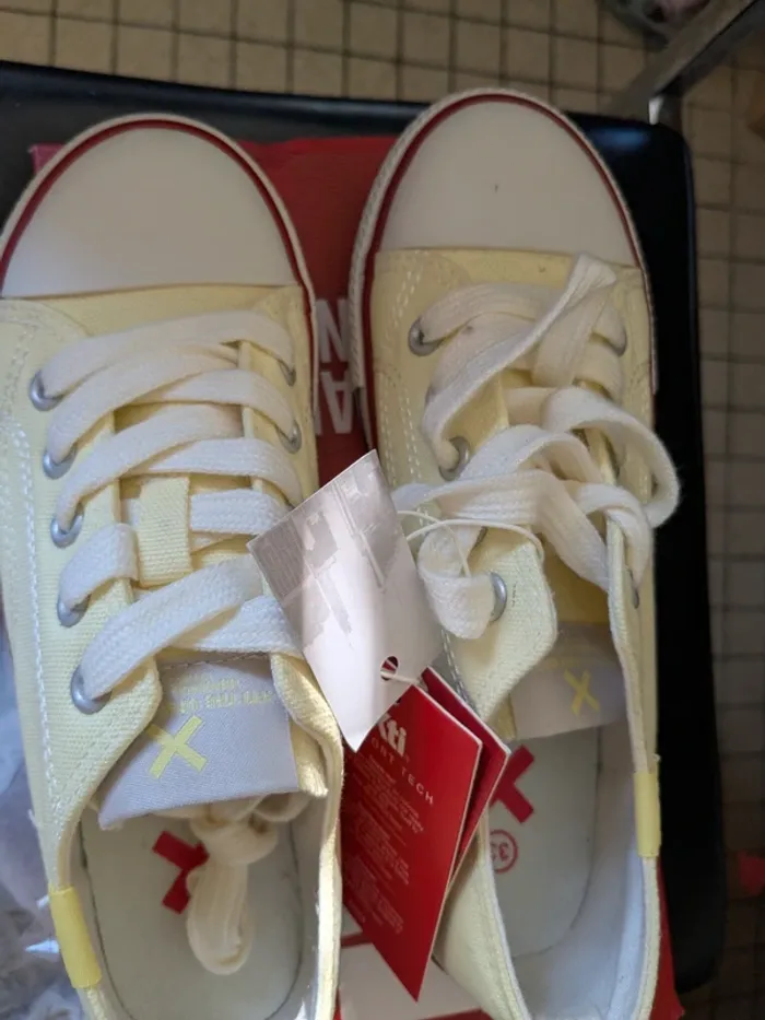 Basket jaune fille .vegan Taille 33