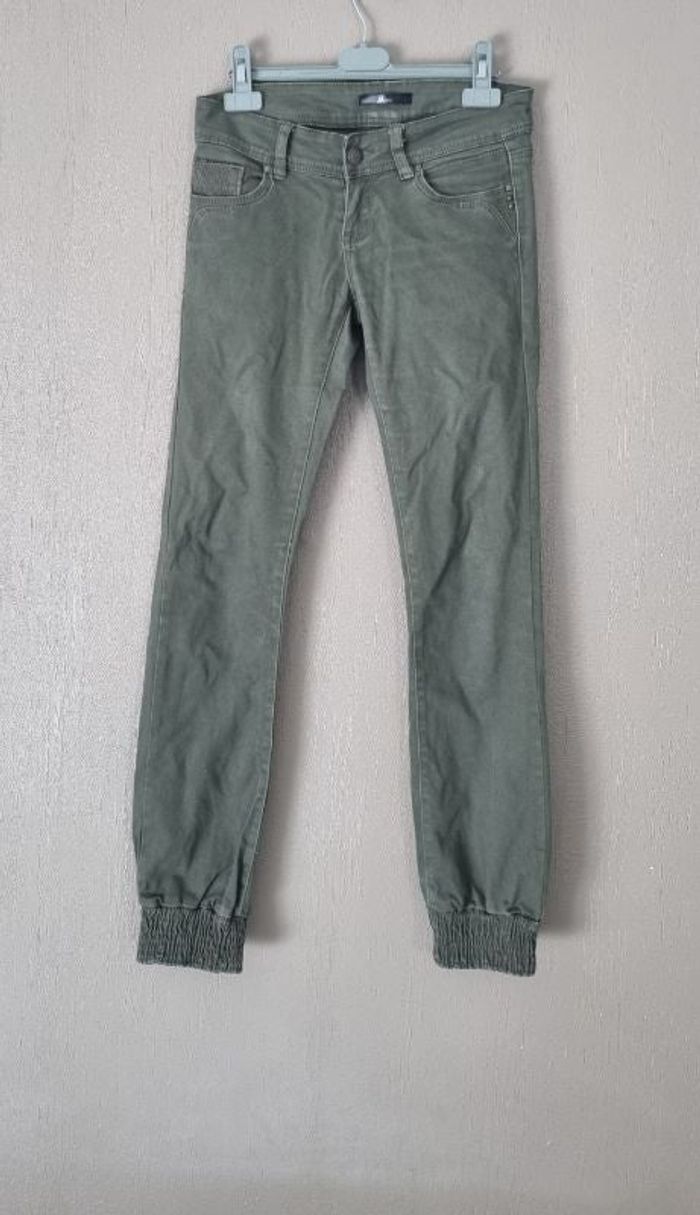Jeans avec élastique aux chevilles