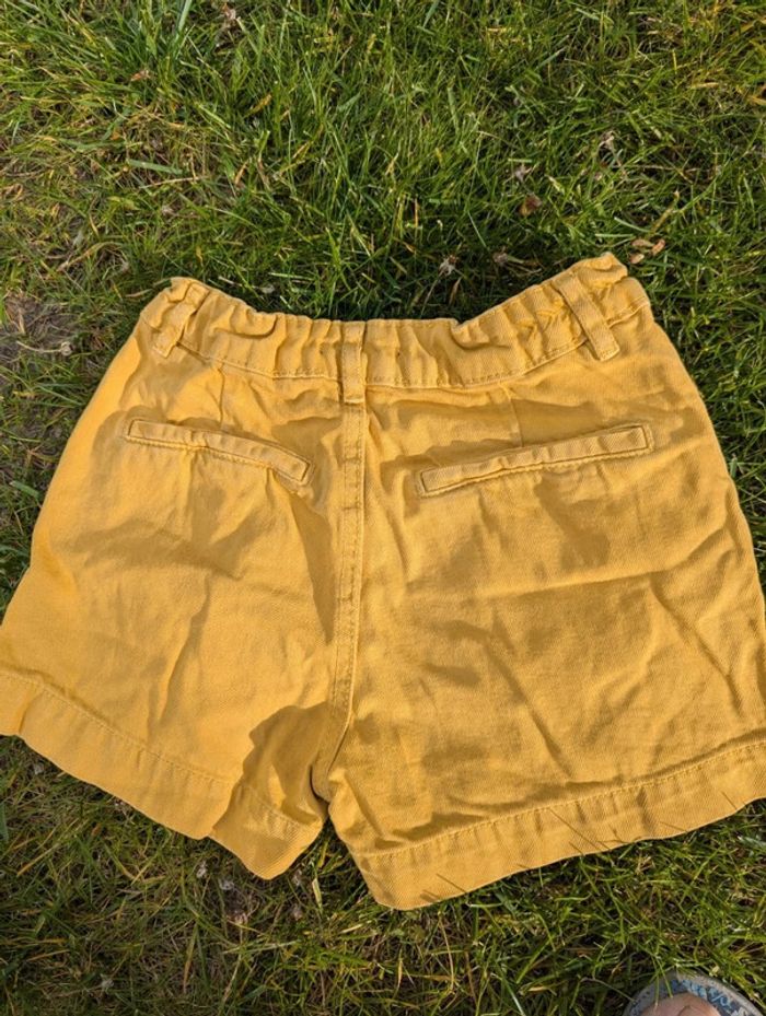 Short en toile moutarde 8 ans - photo numéro 3