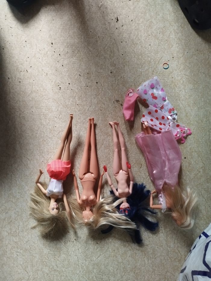 Lot de 4 barbie bon état 3 e 4 5 ans