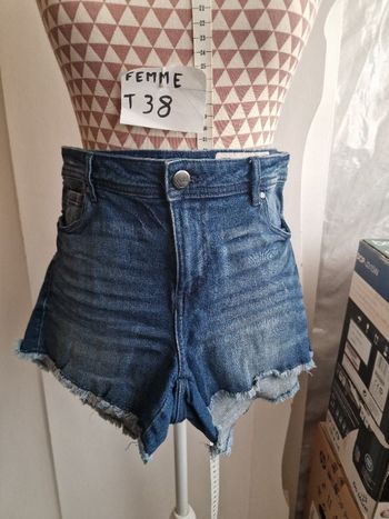 Short en jeans, taille standard,en coton & elasthanne, en très très bon état