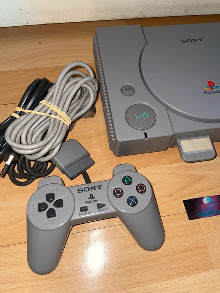 Console PS1 FAT scph-9002 - complète + Carte Mémoire + 5 Jeux PAL Sony - photo numéro 2