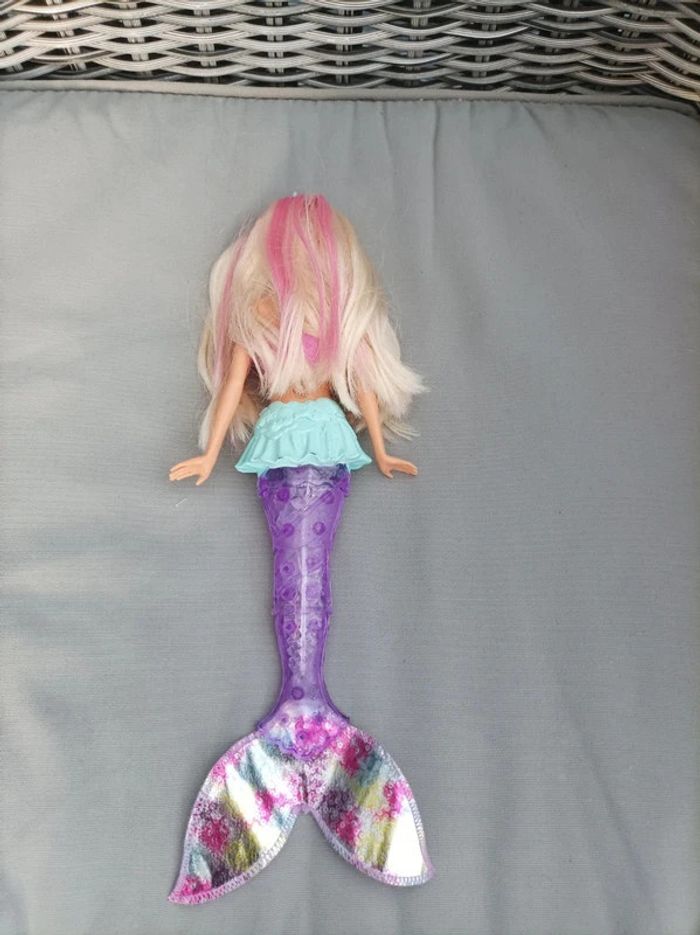 Magnifique poupée Barbie Dreamtopia - photo numéro 6