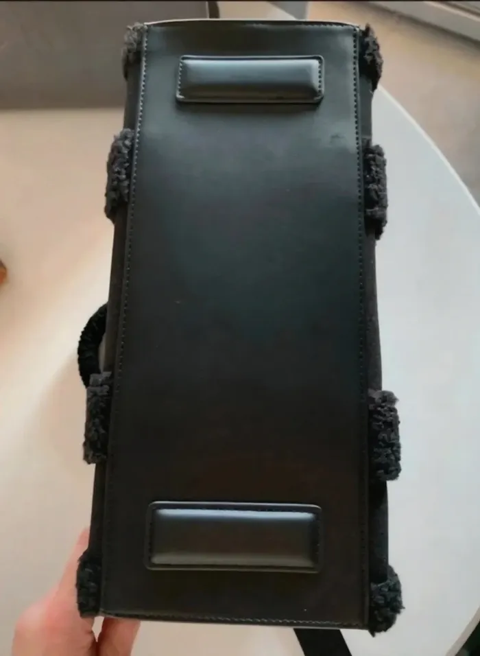 Sac XXL. Tissu et fourrure. Bandoulière réglable amovible. Karl Lagerfeld authentique. Neuf 🥰 - photo numéro 6