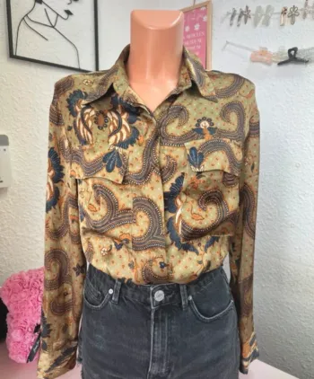 Chemise satinée à motifs Zara taille S