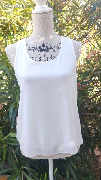 Top blanc et dentelles dos taille 38