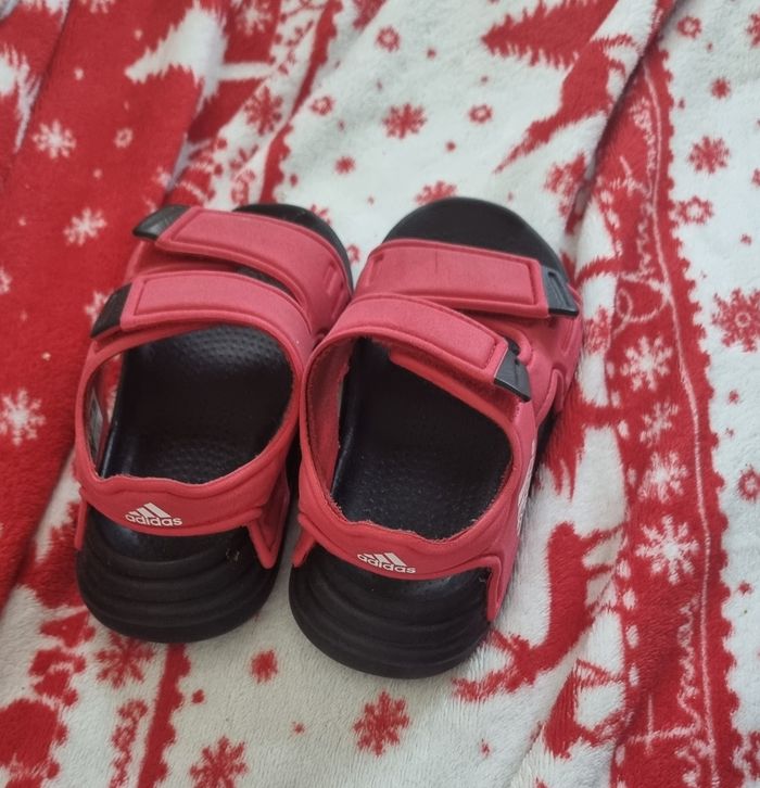 Claquettes adidas enfant neuves taille 24 - photo numéro 2