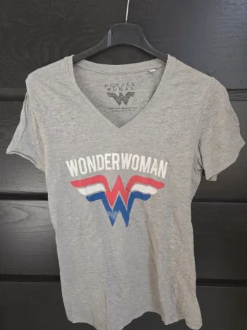 Tee-shirt gris wonderwoman