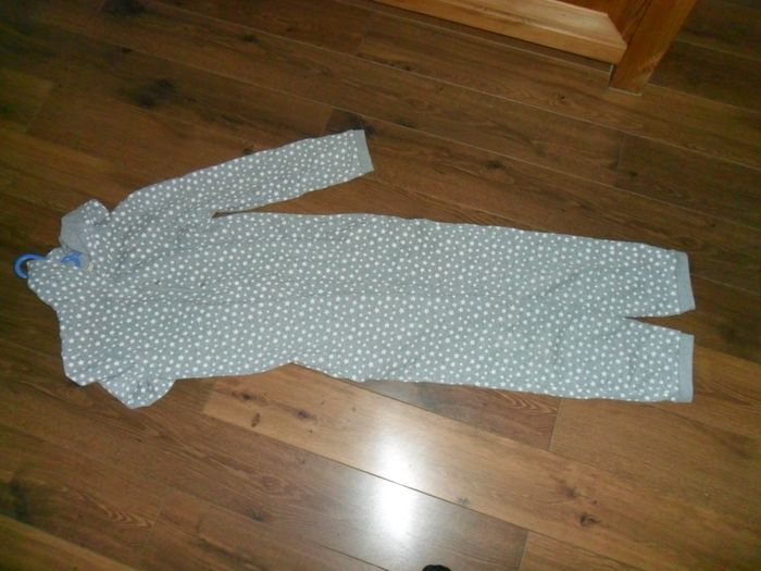 combi pyjama, 14 ans, Monoprix, très bon état.