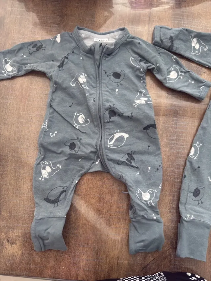 2 jolis pyjamas grenouille - photo numéro 3