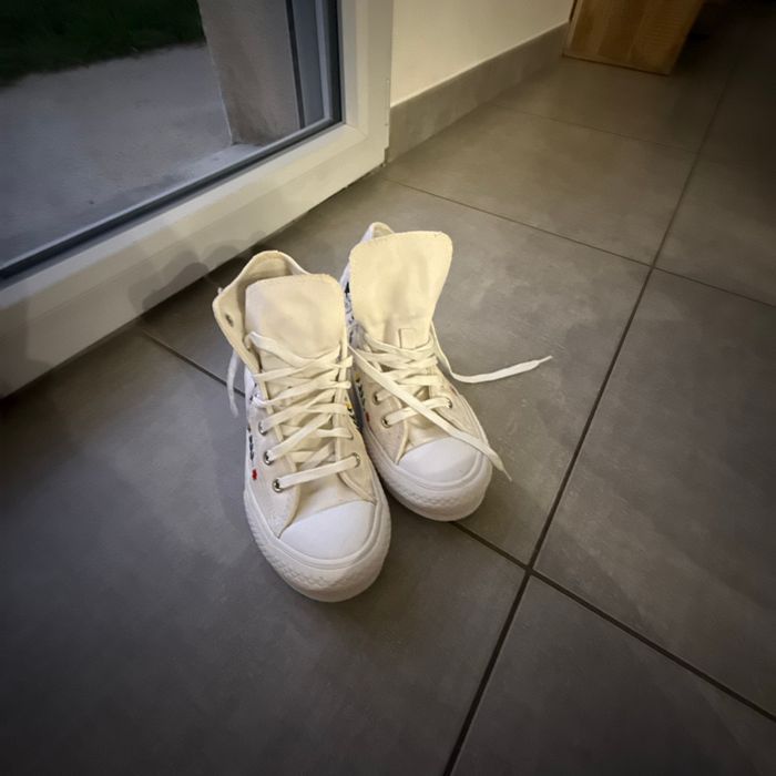 Converse fleurie