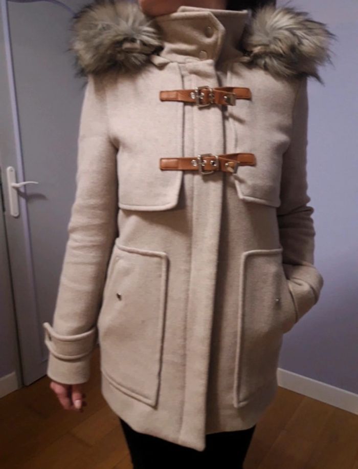Bonito abrigo de Zara beis con capucha- Jolie manteau zara beige avec capuche en fausse fourrure - photo numéro 3