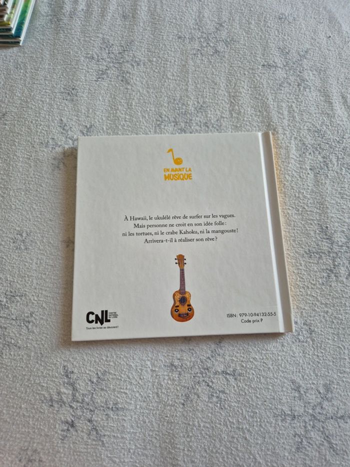 Livre mcdo le ukulele qui voulait surfer - photo numéro 2