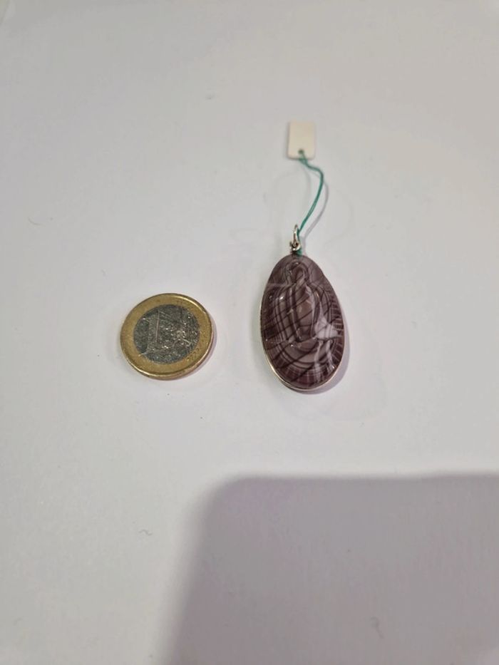 Pendentif agate suprême sculptée Vierge