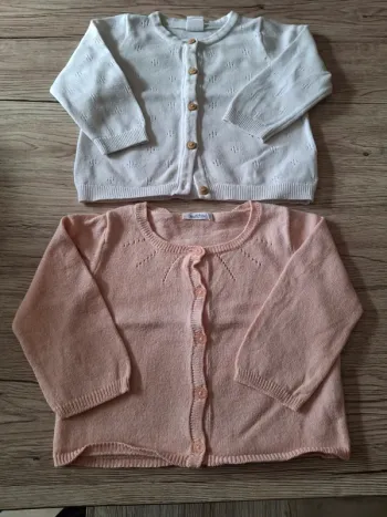 Lot 2 gilets fille 6 mois