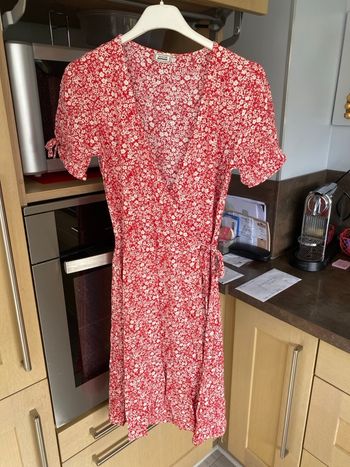 Très jolie robe fleurie, la marque Pimkie, taille 34