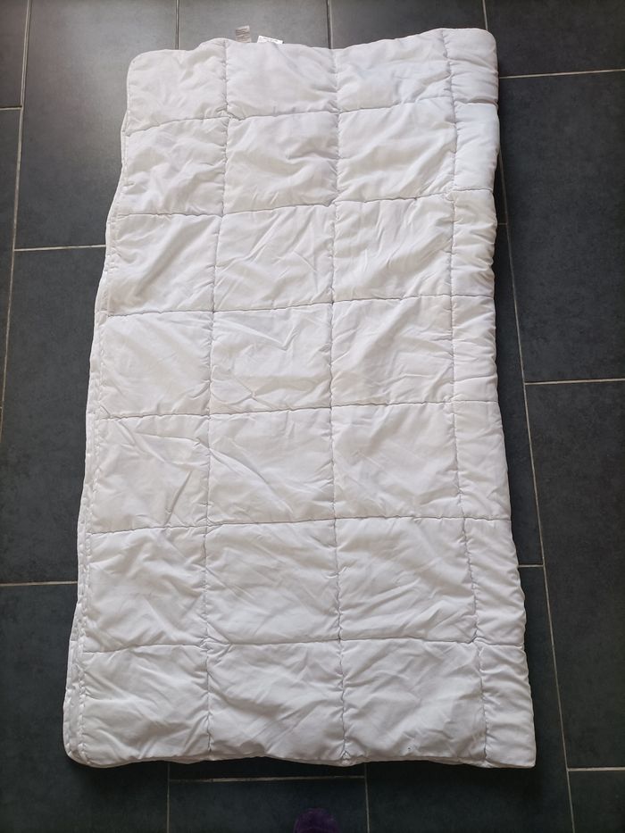 Couette vertbaudet anti acarien pour lit évolutif enfant 130x140