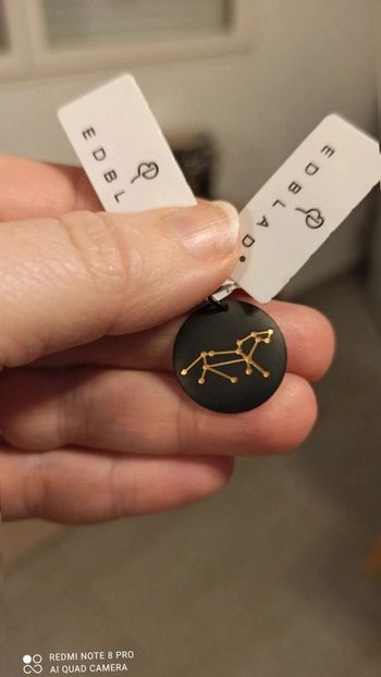 Pendentif noir motif zodiac lion