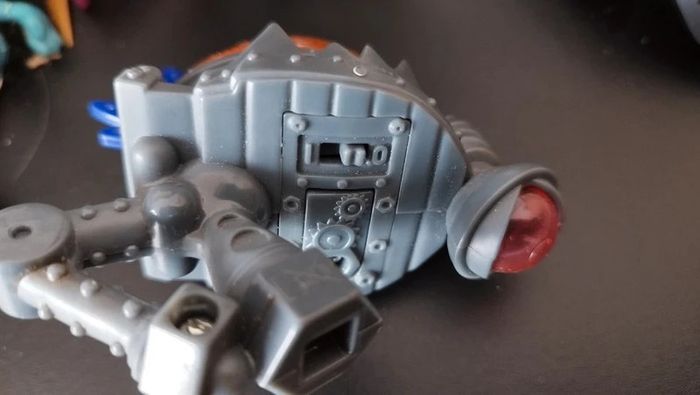 Figurine RARE 2010 Orange Brainbot Robot McDonald's Europe Figure Megamind - photo numéro 2