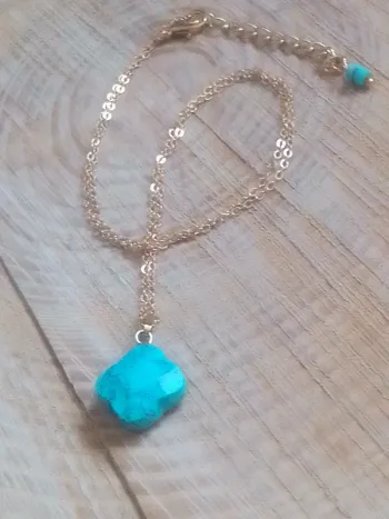 Collier trèfle à quatre feuilles pierre howlite  turquoise