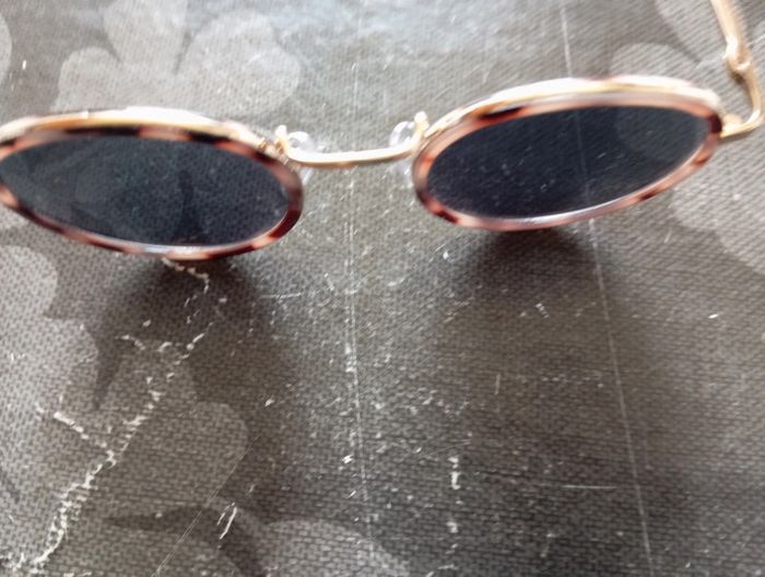 Lunette TBE pas rayé branche métal taille 10/12ans - photo numéro 5