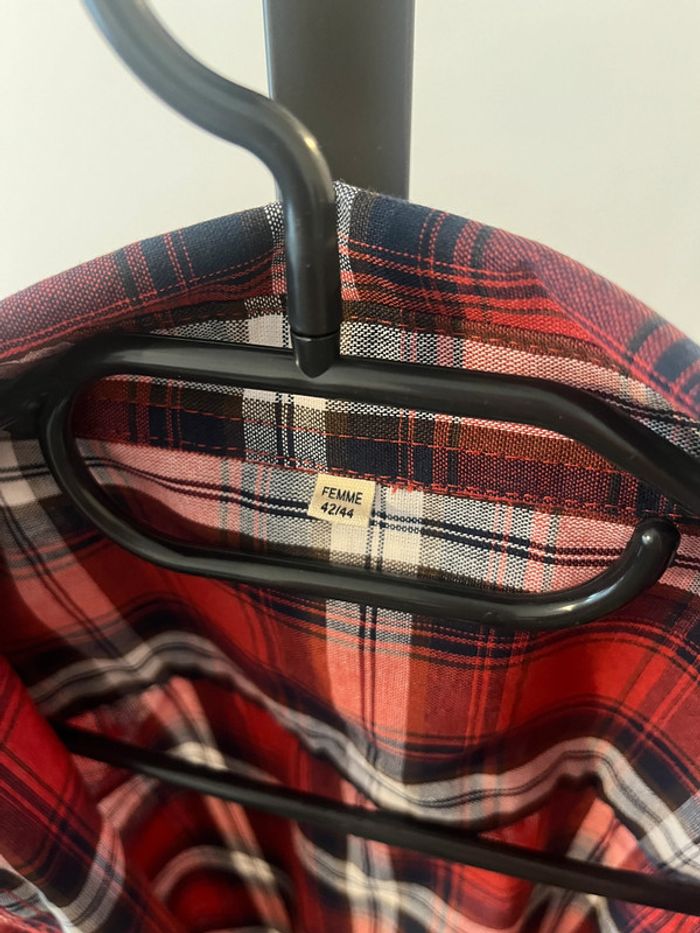 Chemise à carreaux rouge Taille 42/44. - photo numéro 2