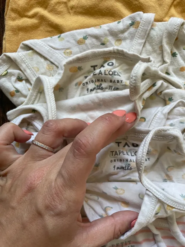 Lot de 20 bodies manches courtes  bébé fille 9 mois - photo numéro 3