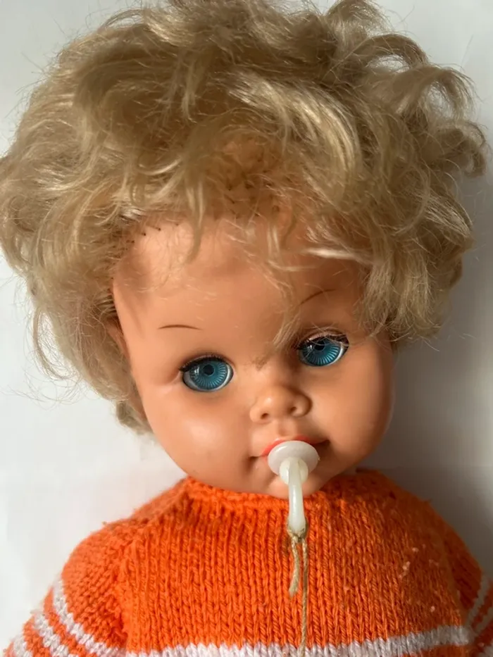 Grand poupon Bella vintage avec tenue tricotée - photo numéro 2