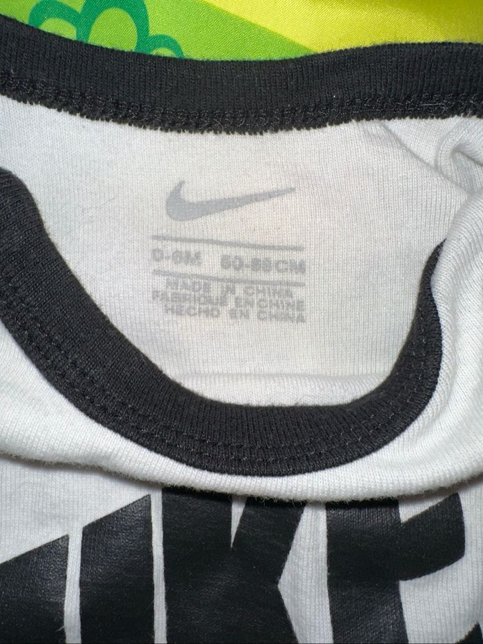 Bodie Nike taille 0-6 mois - photo numéro 3