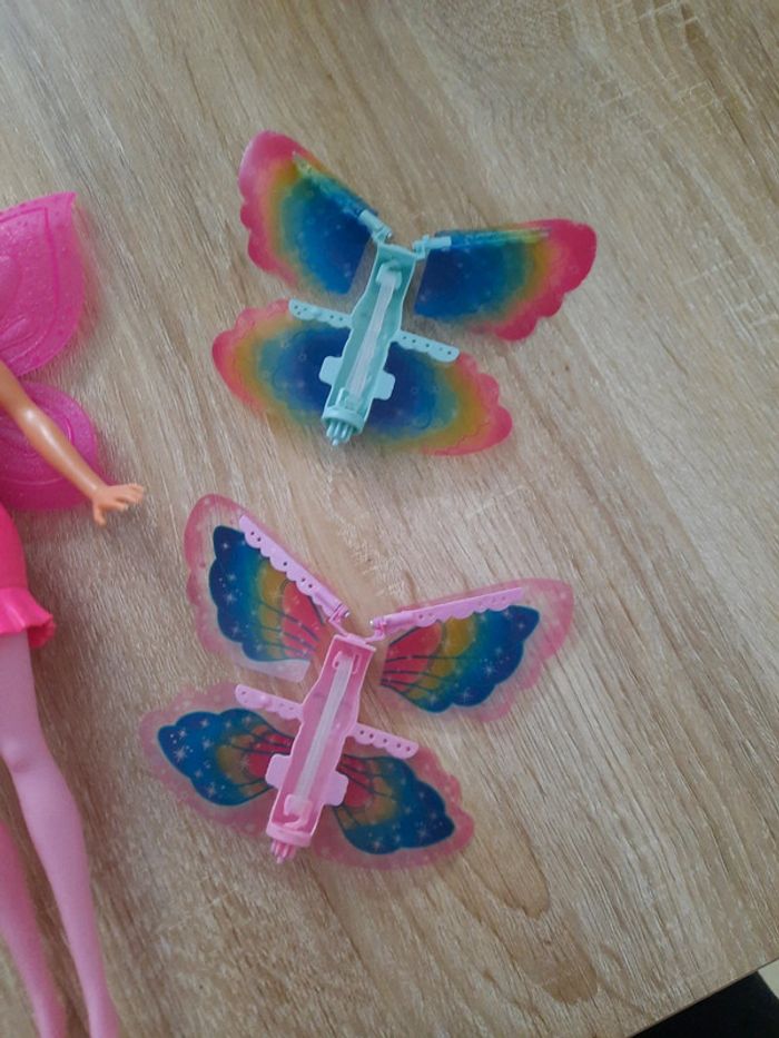 Barbie avec ailes papillons - photo numéro 3