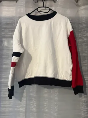 Pull rouge et blanc