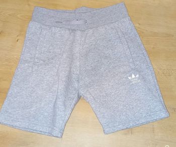 Short adidas 7/8ans