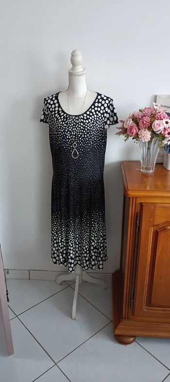 Jolie robe noire à pois crème Armand Thiery
