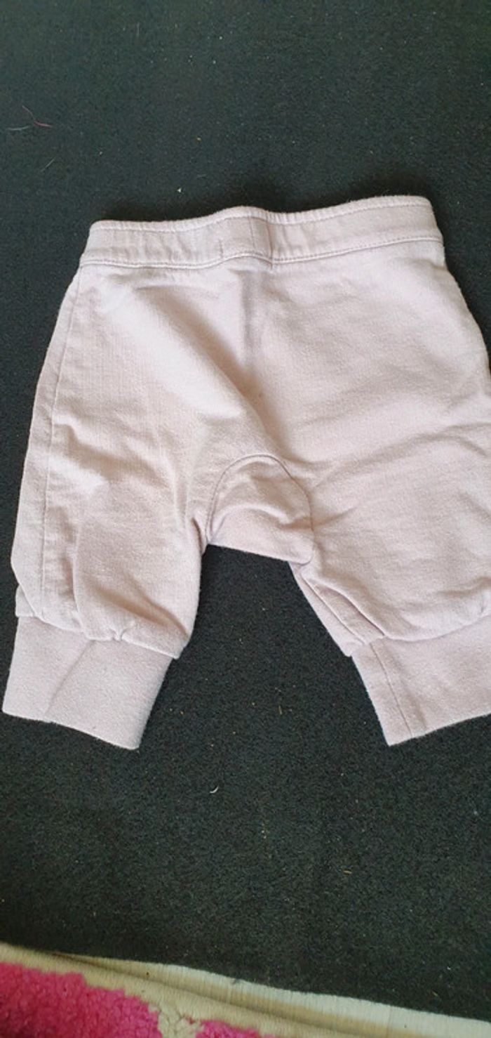 Lot 3 pantalons 2 bodies 1 mois - photo numéro 3